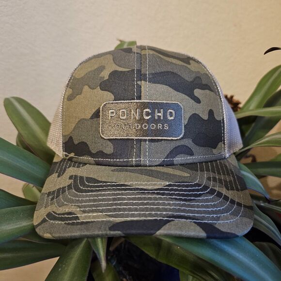 NEW! Poncho Outdoors Camo Trucker Hat Hunting Fishing - Picture 1 of 4